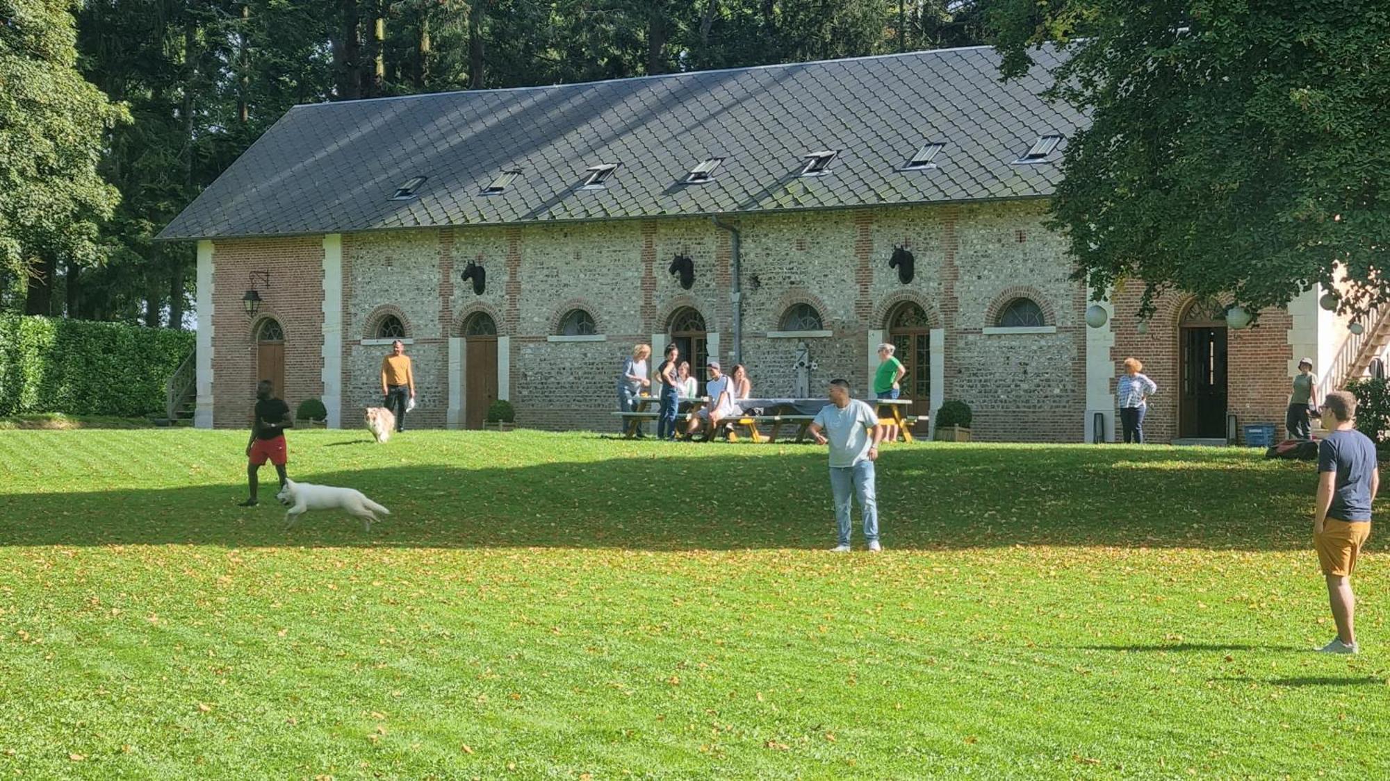 Les Ecuries Du Chateau De Brumare Brestot Eksteriør billede